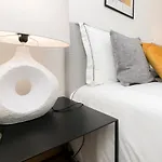 Premium Flat In Upscale Area, Balcony, Parking Διαμέρισμα *