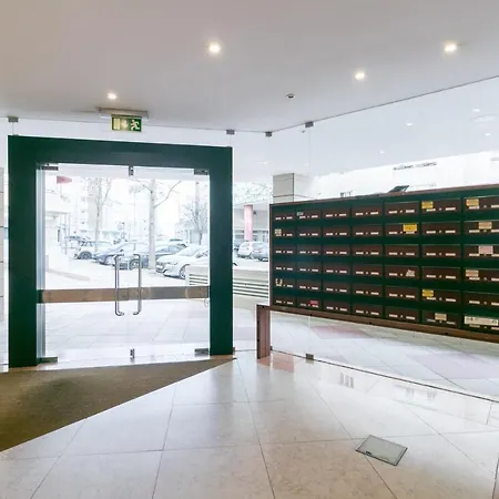 Premium Flat In Upscale Area, Balcony, Parking Lisbona