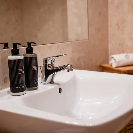 Premium Flat In Upscale Area, Balcony, Parking * Lizbona